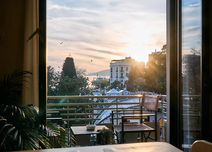 Urban Flat 2026 - At Square - Pet Friendly *